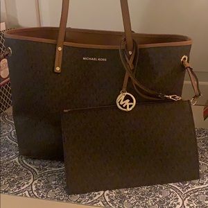 Offers?! ❤️ Michael Kors Large Tote